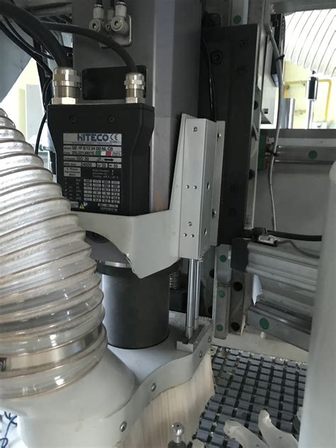 Įvairūs CNC medienos apdirbimo centrai