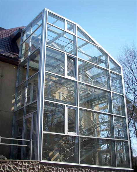 Aliuminio konstrukcijos statybvietėje