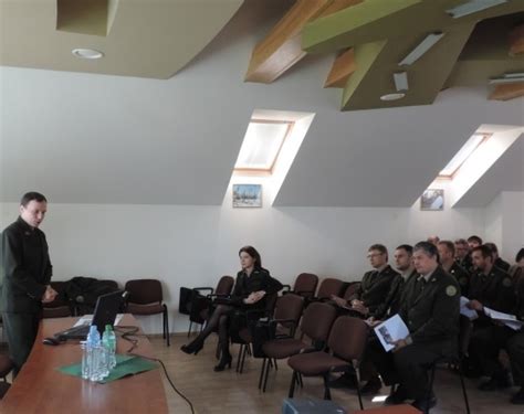 Žaliavinės medienos laikymo miško sandėliuose rizikos vizualizacija