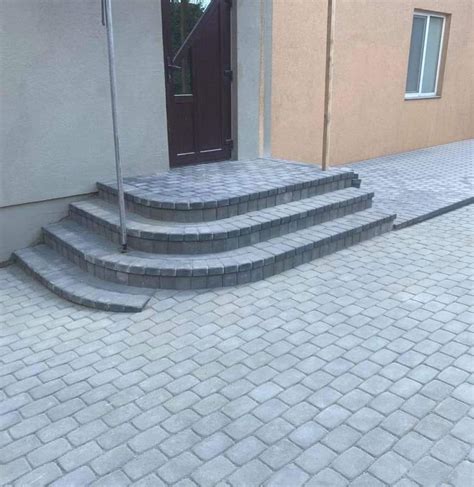 Laiptų pakopos iš trinkelių