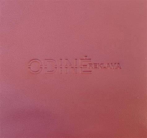 Odos gaminių vizualizacija: odos etiketės, emblemos ir meniu viršeliai