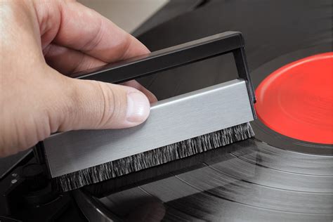 Anglies pluošto šepetėlis vinilinių plokštelių valymui