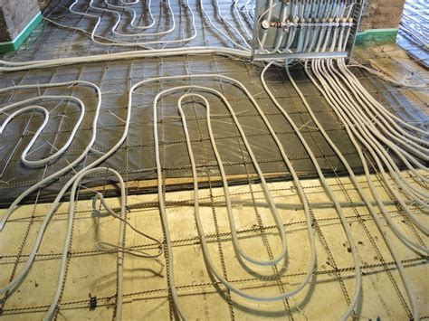 Grindinio šildymo vamzdelių išvedžiojimas