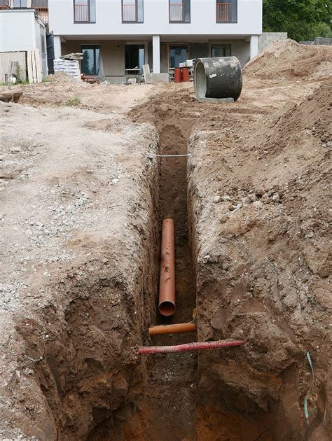 Schema, kaip jungiami drenažiniai ir kanalizacijos vamzdžiai