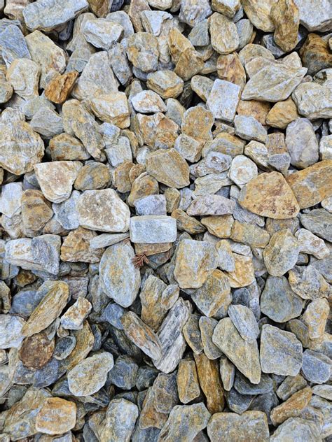 Įvairių spalvų ir frakcijų dekoratyvinė skalda kapams