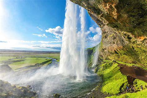 Kirkjufell Islandijoje ir jo krioklys