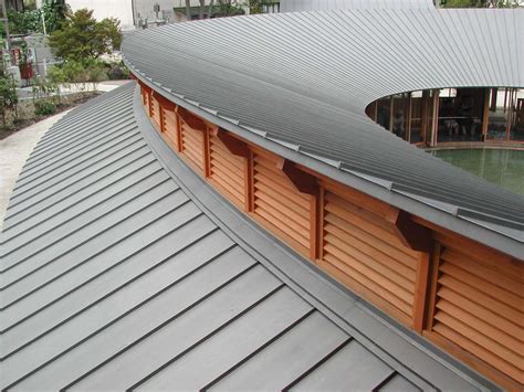 Įvairių atspalvių titano cinko stogo dangos pavyzdžiai