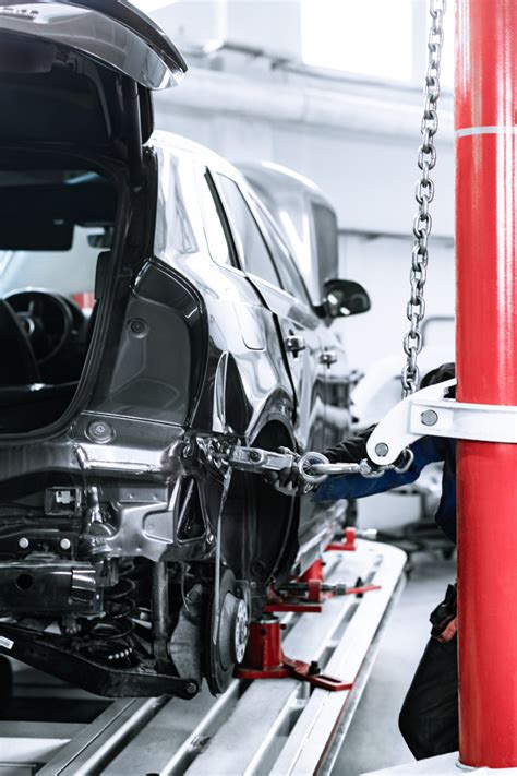 Scheminis automobilio kėbulo dalių remontas su glaistu