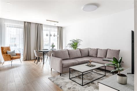 Interjeras su mozaikinėmis sienų plytelėmis: šviesus, elegantiškas paviršius