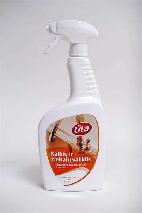 Plytelių valymas nuo riebalų ir nešvarumų