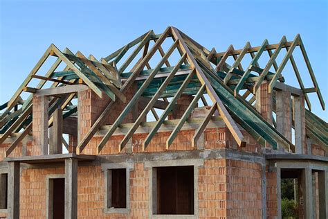 Stiprinimo sprendimai stogo konstrukcijai