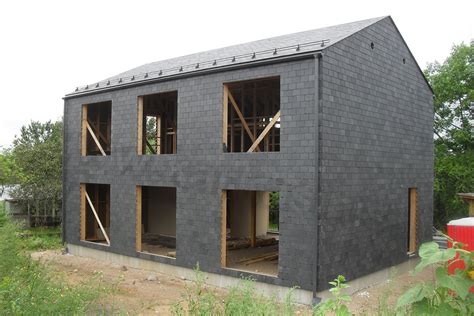 Namas su skalūno akcentais