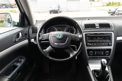 Škoda Octavia I salonas su pritaikytu guminį kilimėliu ir fiksatoriumi