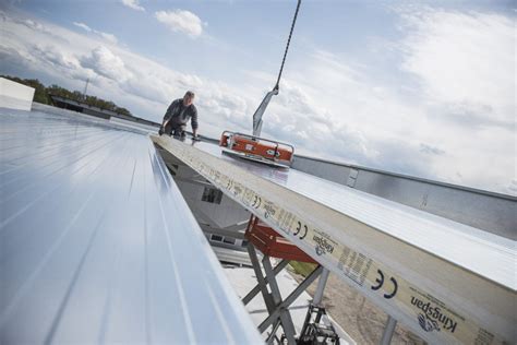 Kingspan X-DEK plokščių pjūvis, demonstruojantis izoliacinį sluoksnį