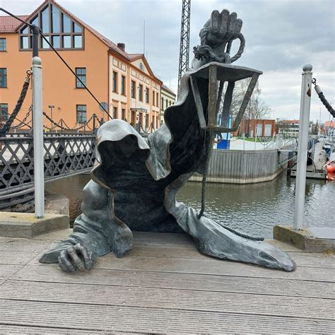 Skulptūros ir monolitiniai akmenys