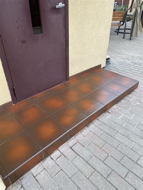 plytelių klojimo procesas