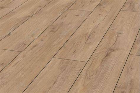 Infografika: Kronopol laminato kolekcijų paletė ir klasės