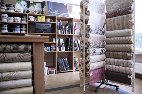 Tapetų ir dažų parduotuvės interjeras