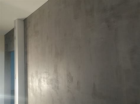 Banali versus tekstūruota betoninė danga interjere