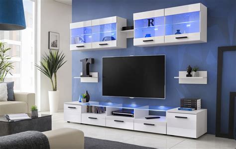 organizatoriaus laidams prie televizoriaus