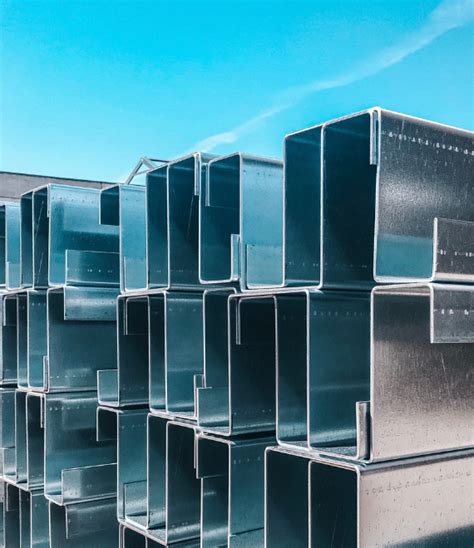 Įvairių formų metaliniai profiliai