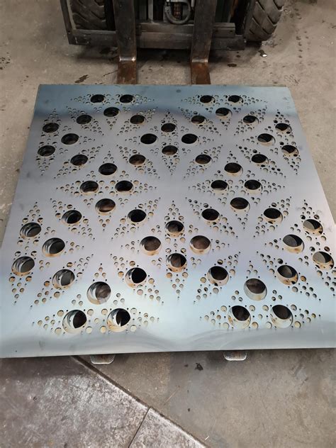 Metalo lakštų pjaustymo lazeriu procesas