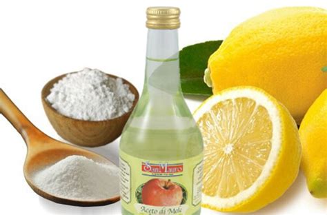 Virtuvės vamzdžių valymo procesas infografika: kepimo soda, actas ir karštas vanduo