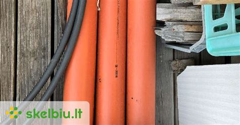 Nuotrauka, iliustruojanti lauko instaliacijose naudojamus plastikinius vamzdžius