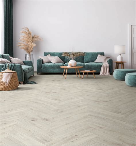 Eglutės formos laminato grindys