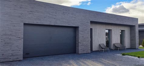 modernus namo fasadas su klinkerio plytelėmis