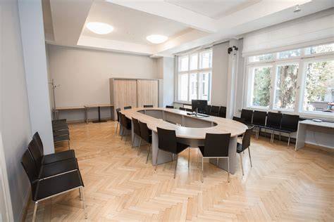 Interjeras: pagrindinė salė renginiams ir archyvo patalpos
