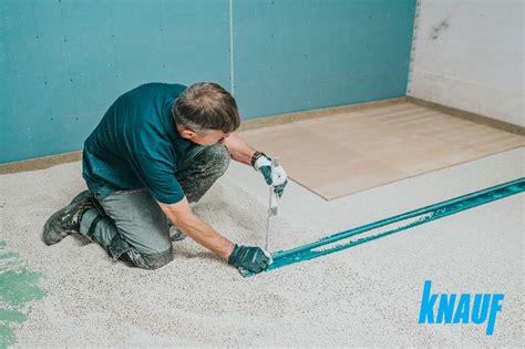 Dantyta mentele tepami klijai ant grindų