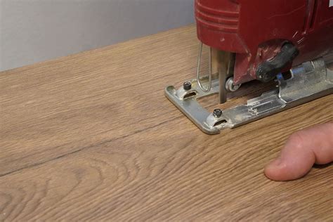 Laminato pjovimas aplink vamzdžius