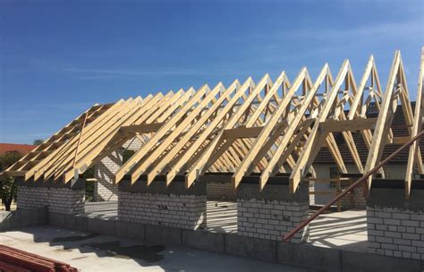 Medinės stogo konstrukcijos schema