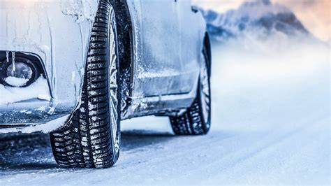 Infografika: Kaip išvengti slydimo ir valdyti automobilį slidžiame kelyje