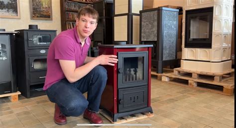 Žmogus, ruošiantis malkas židiniui