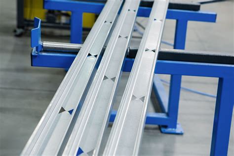 Metaliniai profiliai sienoms ir luboms