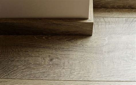 Įvairūs laminato raštai ir tekstūros