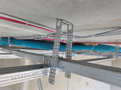 Dviejų lygių kryžminė jungtis ir tiesiogionio jungimo pakaba