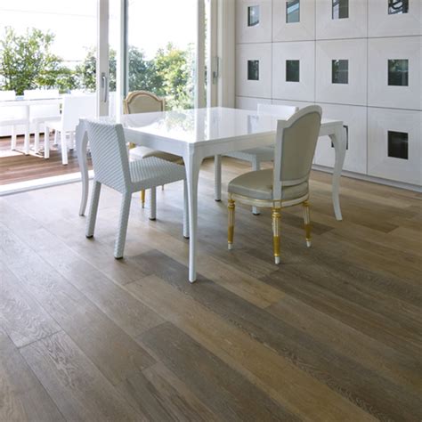 Medinių grindų privalumai