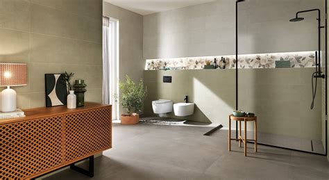 Didelio formato plytelės vonios kambaryje