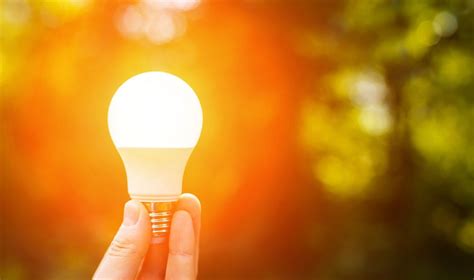 Grafikas: energijos sutaupymas naudojant LED lemputes su G23 cokolu vs tradicinės liuminescencinės lempos