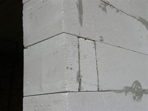 Garsų izoliacijos schemos su akytojo betono blokeliais