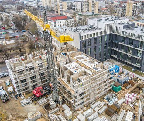 Infografika: Monolitinės perdangos konstrukcijos schema: plokštė, sijų sistema, atramos