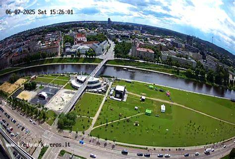 Vaizdas iš Stalo kalno viršūnės: miesto panorama, vandenynas ir kalvagūbriai