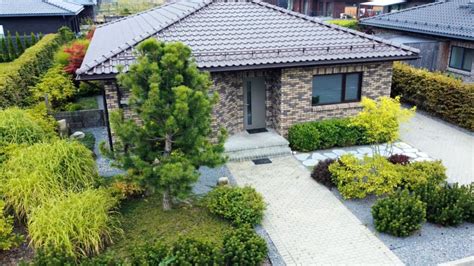 Kiemo dizaino eksperimentai: takai, alpinariumai ir fontanai iš akmens