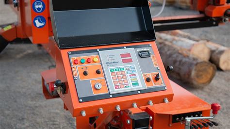 Wood-Mizer galandimo staklių pavyzdys su CBN diskais ir automatinėmis funkcijomis.