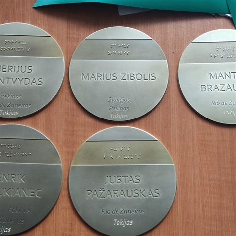 paminklo graviravimas CNC staklėmis