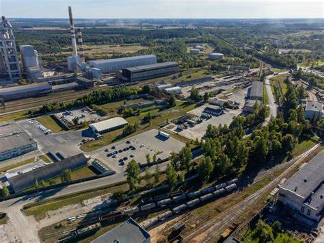 Akmenės cemento gamyklos istorija ir jos reikšmė regiono energetikai