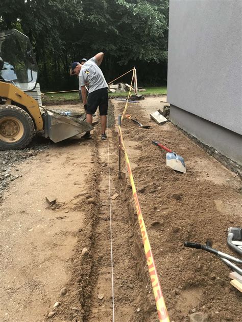 Statybinės virvės ir bortelių įrengimas trinkelių aikštelėje